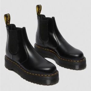 Dr Martens 2976 Smooth Leather Chelsea Platform Boots
